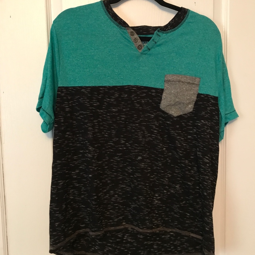 Men’s black and turquoise T-shirt